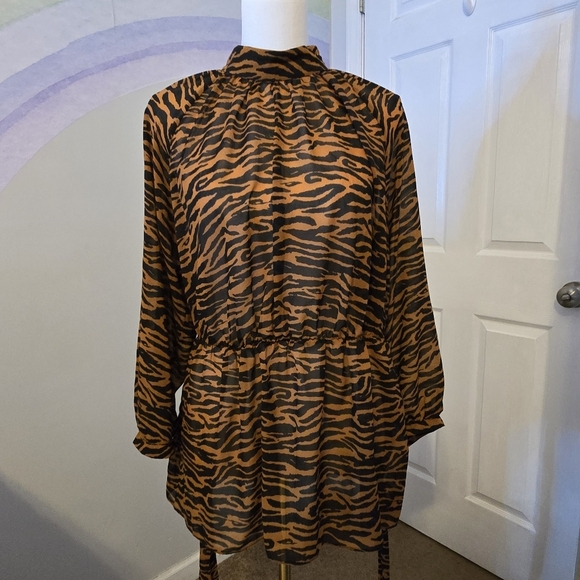 AOSO | US 14 | Tiger Print Open Back Blouse With Tie Closure - Picture 9 of 15